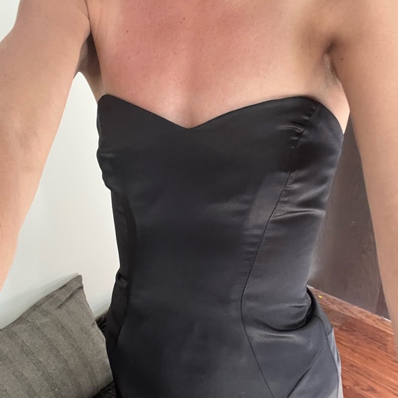 Black silk/satin Bridesmaid/Formal dress - size 0-4 - Picture 4 of 7